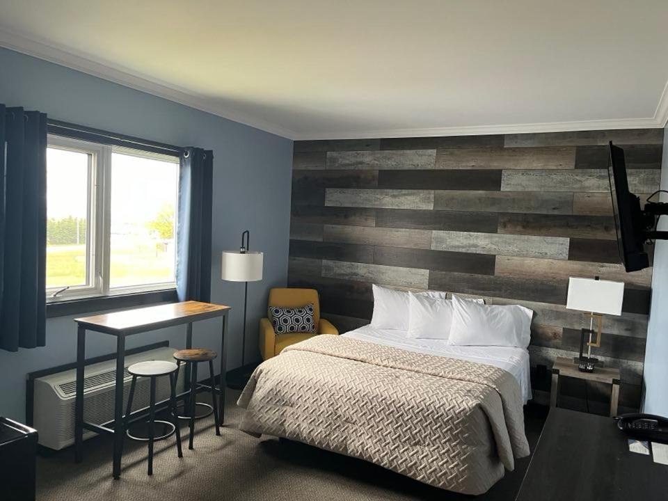 Acadian Hotel スティーブンビル エクステリア 写真