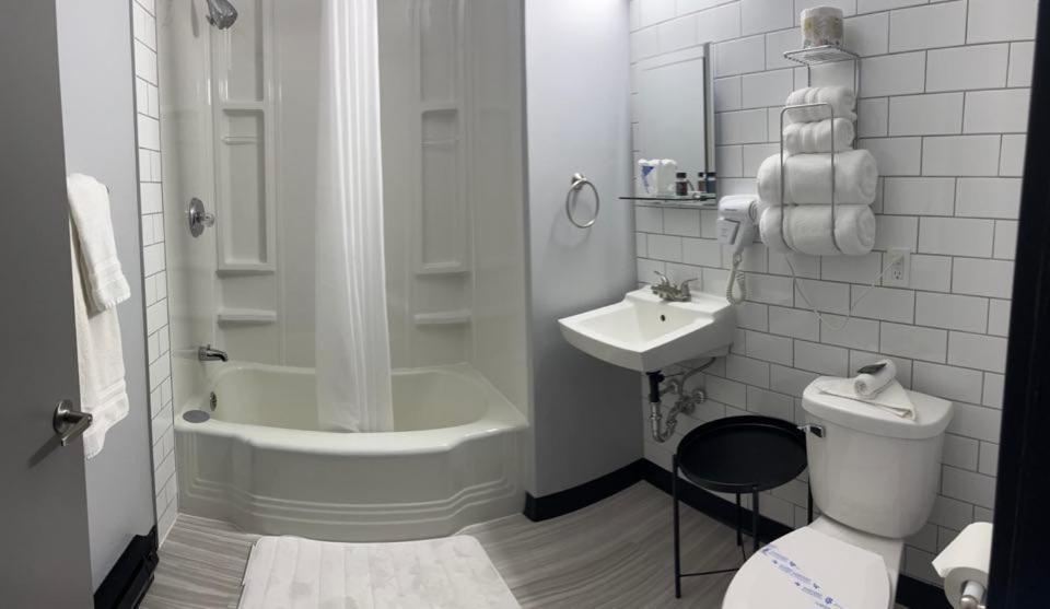 Acadian Hotel スティーブンビル エクステリア 写真